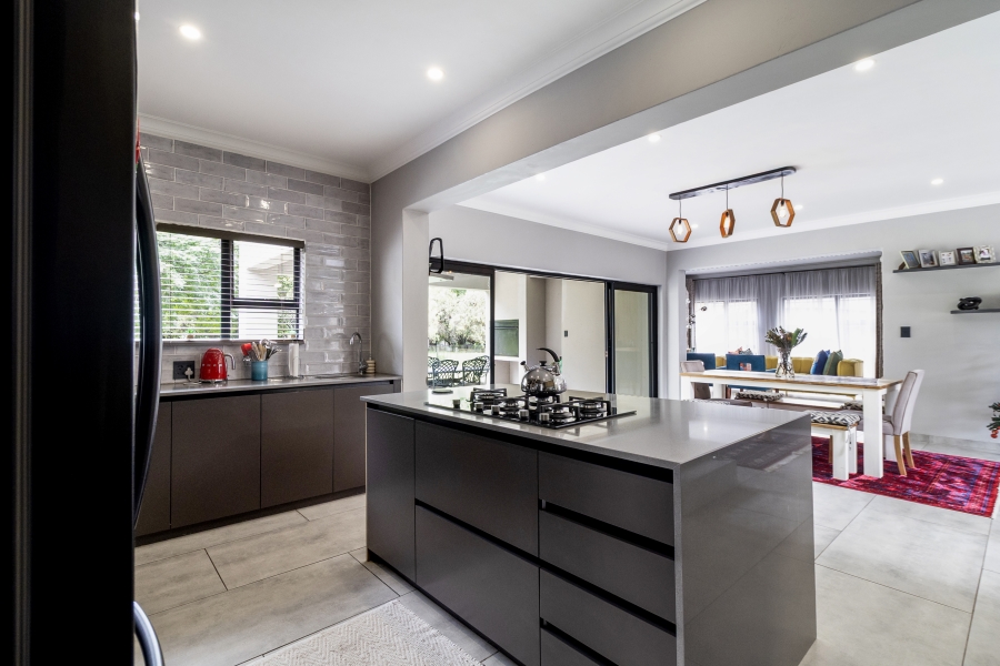 6 Bedroom Property for Sale in WestLake Country Safari Estate North West